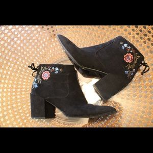 Unisa Black Floral Embroidered Heeled Boots